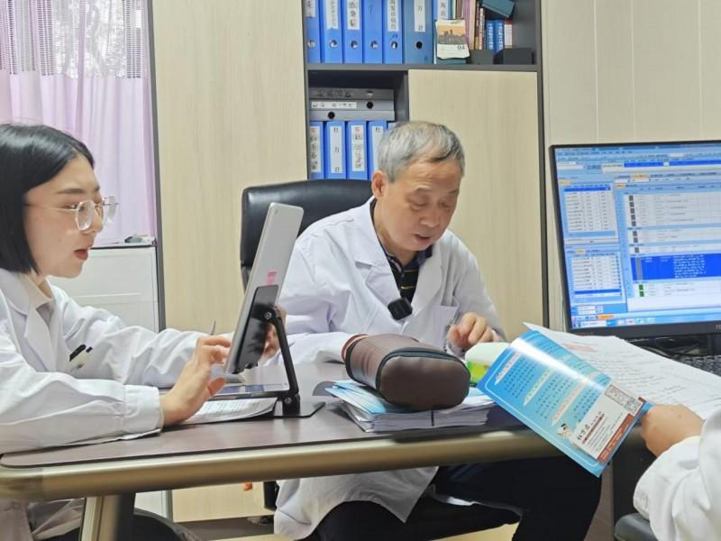 不止于控制症状，精神科杜万君探索中西结合治疗精神疾病新模式