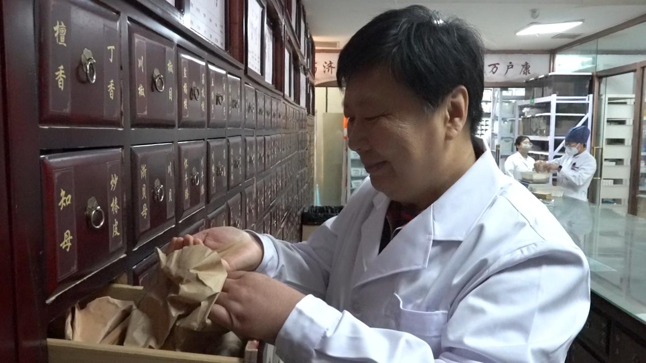 中秋邻里行动送健康，精神科杨晓走进朝外社区开展公益健康义诊